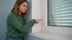 Wat te doen als het tocht bij de ramen en afstellen niet helpt: een simpele, weinig bekende truc